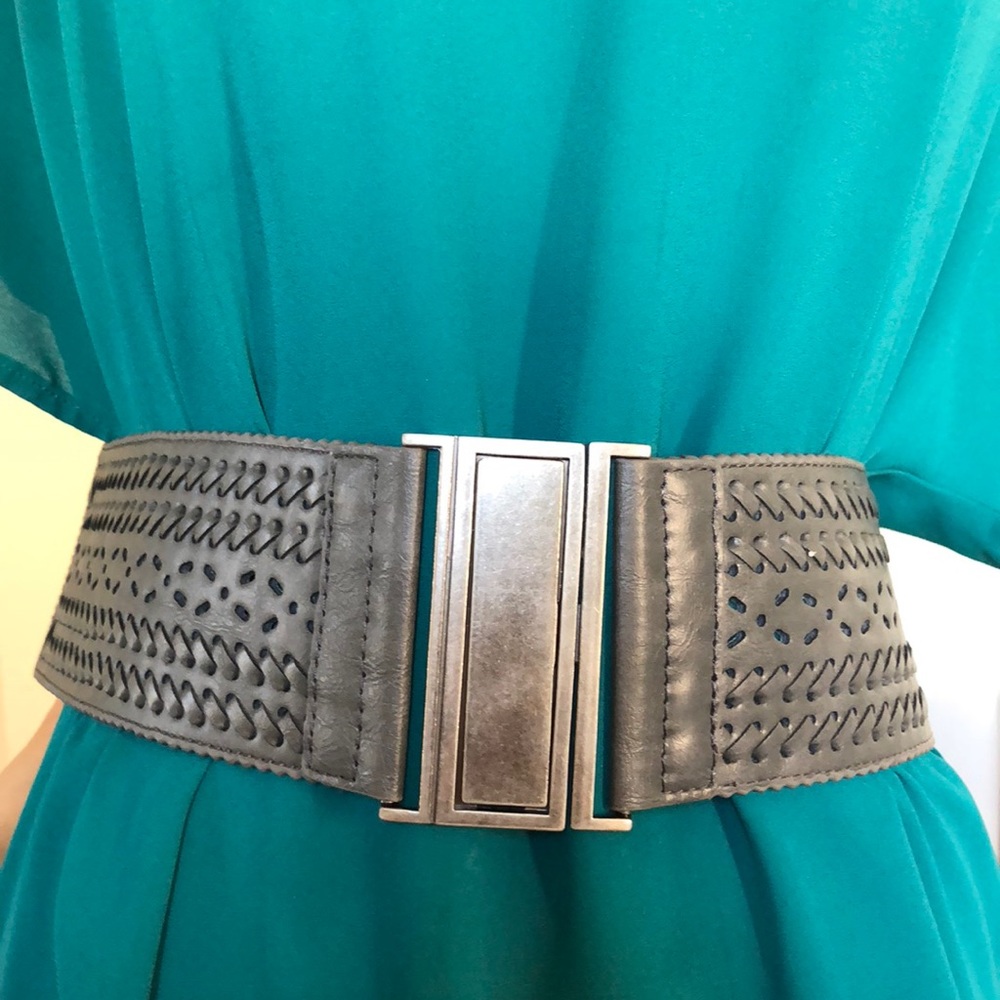 Gray elastic belt with silver clasp